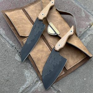 کیف طبیعت گردی دارای یک ساطور صربستانی و یک شف نایف همراه با کیف تاشو