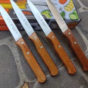 کارد آشپزخانه دسته چوبی و تیغه استیل ضدزنگ مناسب جهت کارهای روزمره آشپزی