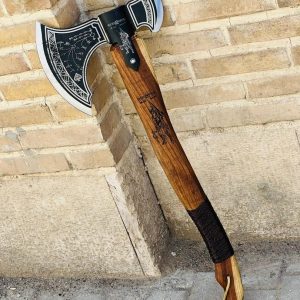 تبر وایکینگی کریتوس زنجان سایز بزرگ تبر گاد اف وار مدل GodWar طول کار 70 سانت تیغه فولادی بسیار قوی و مقاوم مخصوص کمپ و کوهنوردی چوب گردو بسیار مقاوم و کاربردی